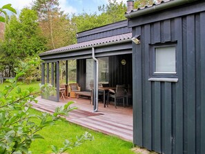 House | Outdoor dining - 4 Person Holiday Home in Hals (Hals)