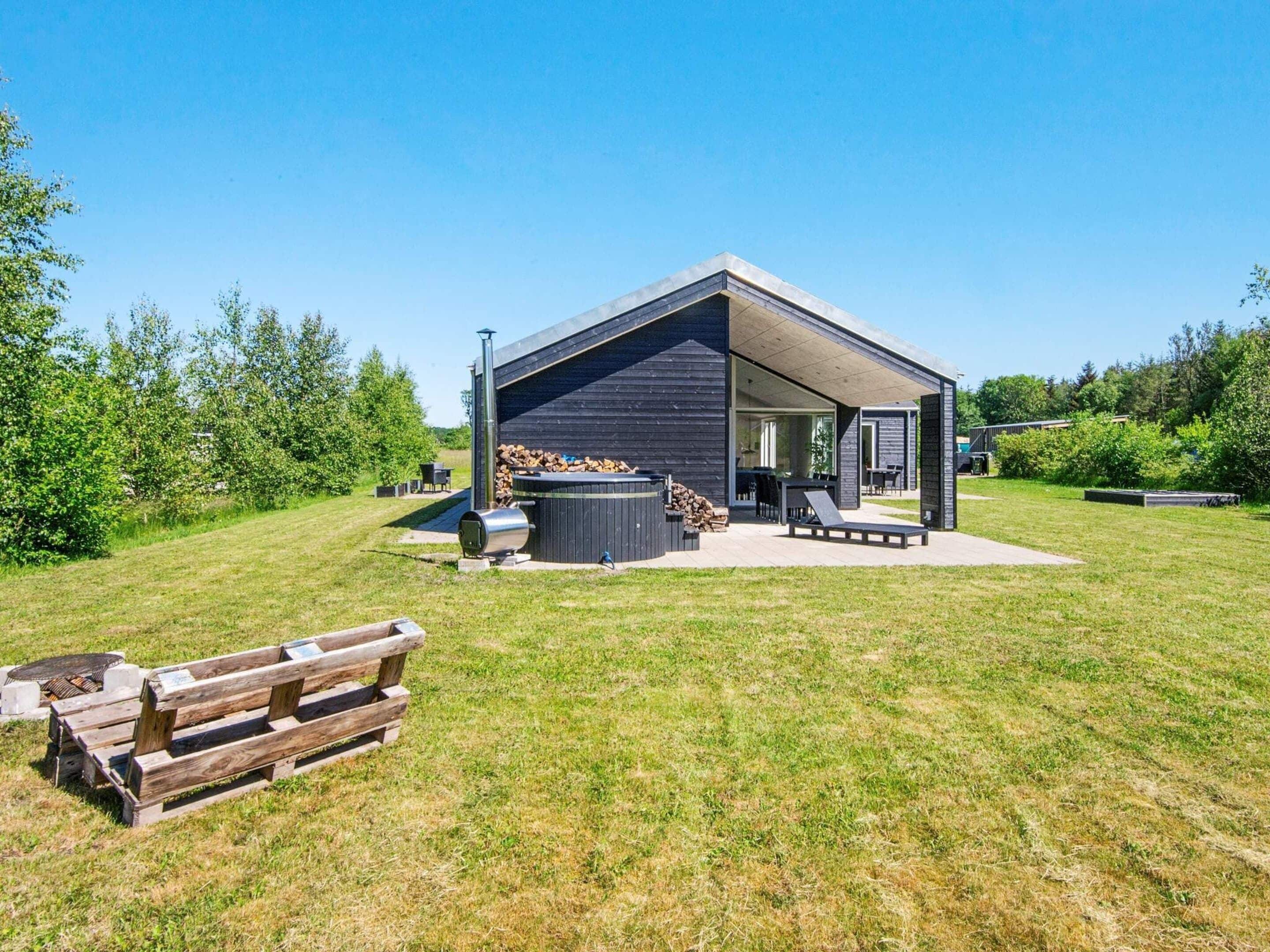 House | Pemandangan dari hartanah
