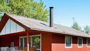 Exterior - Vibrant Holiday Home in Falster With Roofed Terrace (Vaeggerlose)