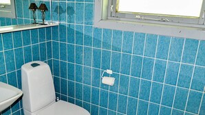Bathroom - Vibrant Holiday Home in Falster With Roofed Terrace (Vaeggerlose)