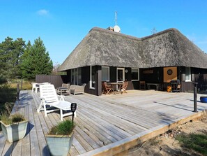 House | Outdoor dining