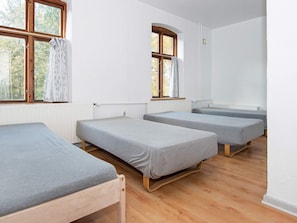 5 bedrooms, cots/infant beds - Spacious Holiday Home in Jutland With Terrace (Bredebro)
