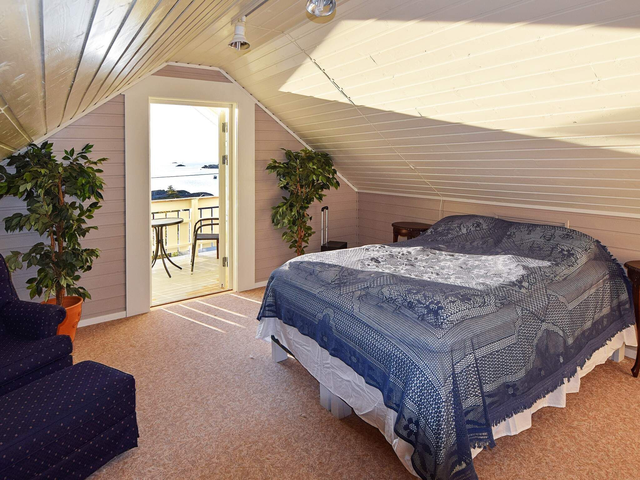 4 bedrooms, individually furnished