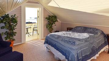 4 bedrooms, individually furnished