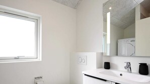 House | Bathroom - 8 Person Holiday Home in Bindslev (Bindslev)