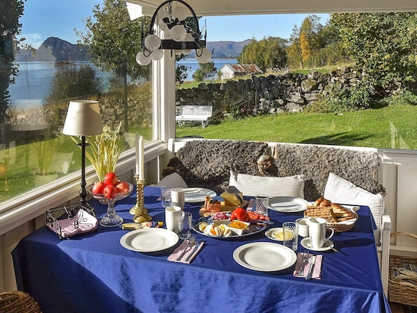 House | Outdoor dining