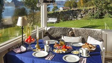 House | Outdoor dining