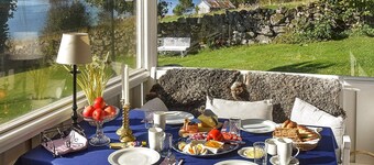 Family Oasis With Lake View-by Traum