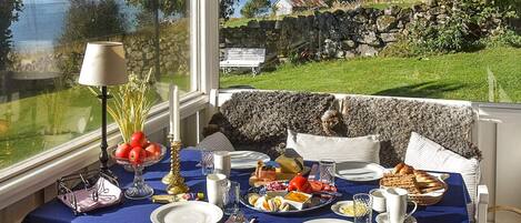 House | Outdoor dining