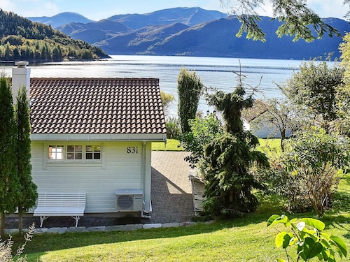 Family Oasis With Lake View-by Traum