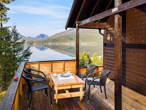 House | Lake view - 4 Person Holiday Home in Botnhamn (Senja)