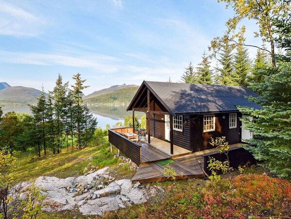 House | Exterior - 4 Person Holiday Home in Botnhamn (Senja)