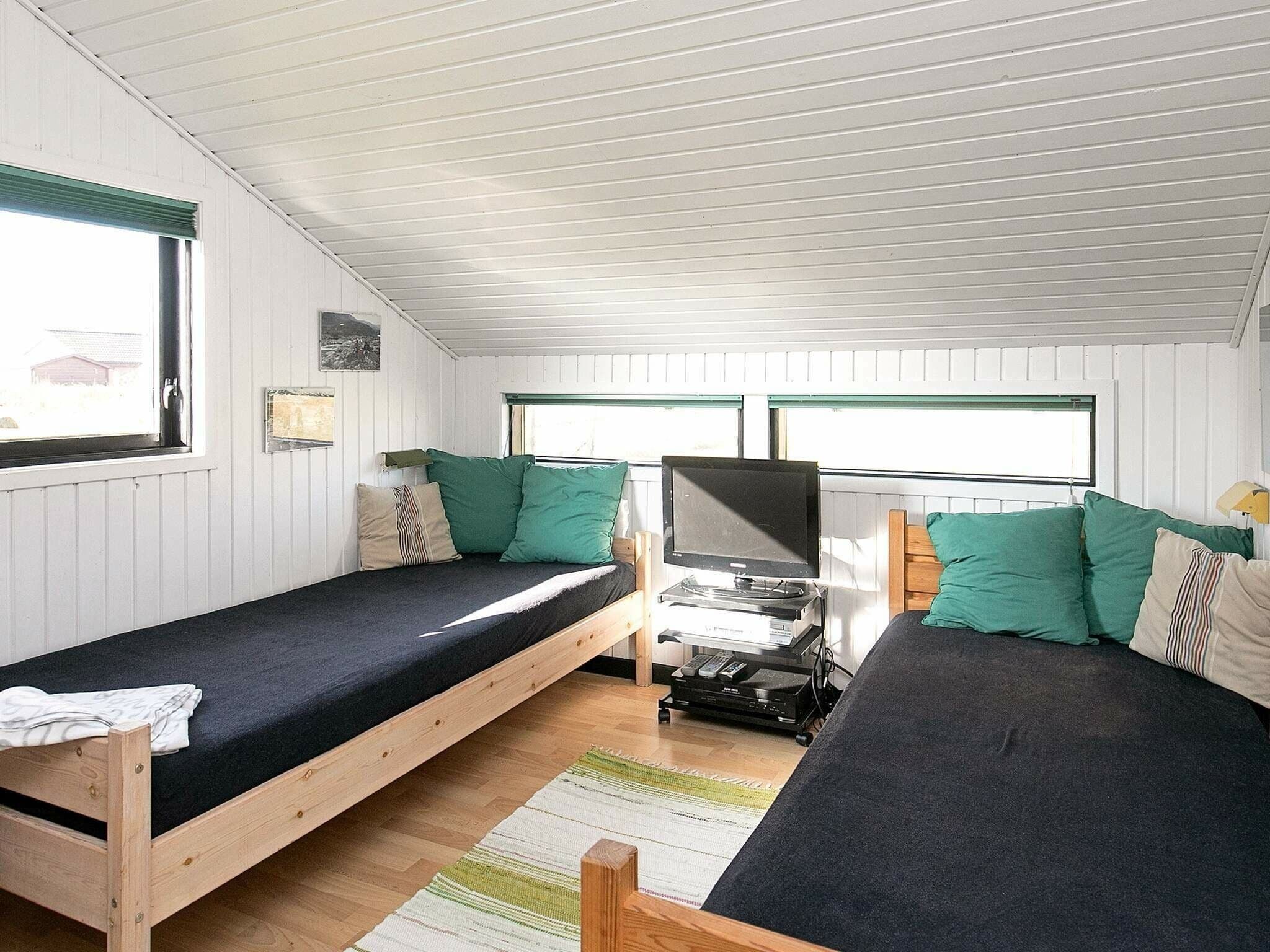 3 bedrooms, cribs/infant beds