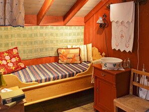 House | 2 bedrooms, individually furnished - 3 Person Holiday Home in Bofjorden (Surnadal)