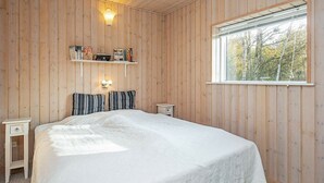 4 bedrooms, cots/infant beds - 9 Person Holiday Home in Rodby (Rodby)