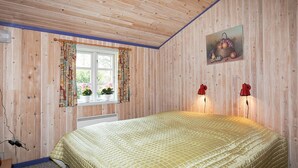 3 bedrooms, cribs/infant beds