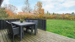 Outdoor dining - Delightful Holiday Home in Grenaa near Sea (Grenaa)