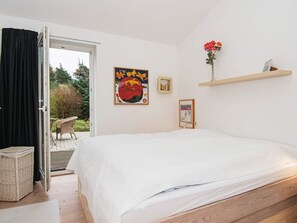 3 bedrooms, cots/infant beds - Elegant Holiday Home in Knebel With Sauna (Knebel)