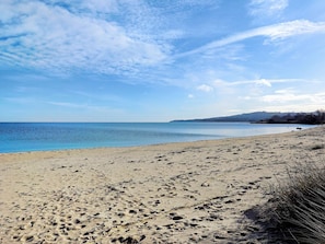 A beach with footprints in the sand, a clear sky, and a calm sea. - 10 Person Holiday Home in Hammenhog (Hammenhög)