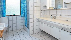 Bathroom - Traditional Holiday Home in Jutland With Terrace (Henne)