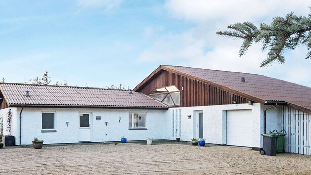 Exterior - Traditional Holiday Home in Jutland With Terrace (Henne)