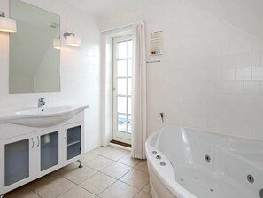House | Bathroom - 8 Person Holiday Home in Gjern (Gjern)