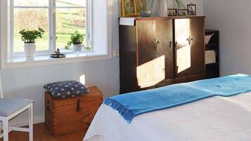 3 bedrooms, individually furnished
