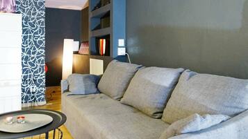 1 bedroom, individually furnished