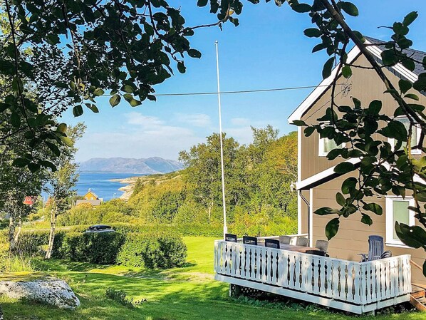 House | Property grounds - 6 Person Holiday Home in Vevelstad (Vevelstad)