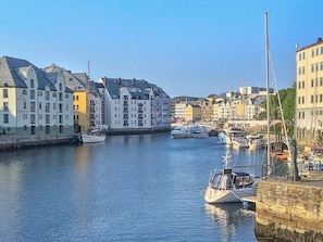 A marina with boats docked, a hotel named 'HOTEL BROSDEN' on the left, and a mix of residential buildings along the water. - 5 Star Holiday Home in Brattvag (Ålesund)