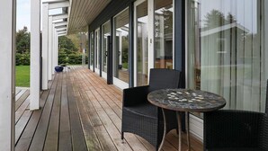 Balcony - Pretty Holiday Home in Hals With Roofed Terrace (Hals)