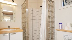 Bathroom - Pretty Holiday Home in Hals With Roofed Terrace (Hals)