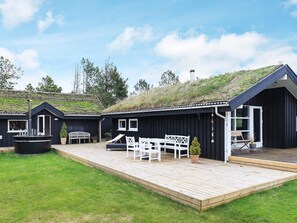 Exterior - Spacious Holiday Home in Jutland With Outdoor Whirlpool (Pandrup)
