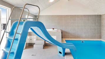 Hus | Basseng | Innendørsbasseng og utendørsbasseng