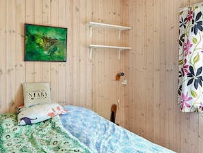 2 bedrooms, cribs/infant beds