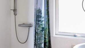 Bathroom - Garden-view Holiday Home in Zealand With Terrace (Holbaek)