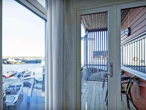 Apartment | Exterior - 4 Person Holiday Home in Sula (Frøya)