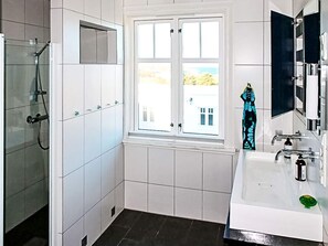 Shower - 12 Person Holiday Home in Bogøyvær (Froya)