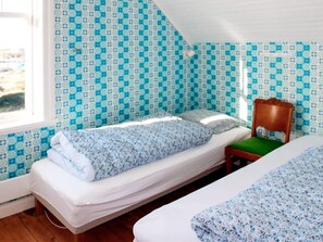 4 bedrooms, individually furnished - 12 Person Holiday Home in Bogøyvær (Froya)