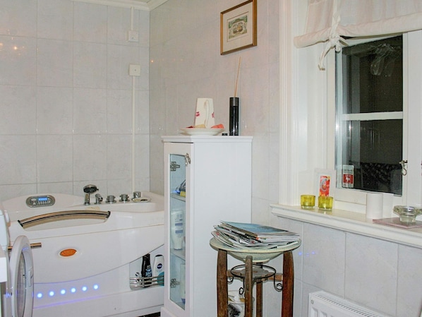 Fridge, microwave, stovetop, coffee/tea maker - 6 Person Holiday Home in Ludvika (Ludvika)