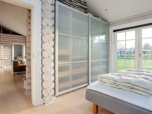 3 bedrooms, cribs/infant beds