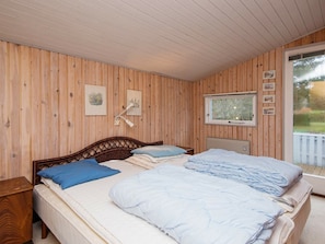 3 bedrooms, cots/infant beds - Enticing Holiday Home in Jutland With Roofed Terrace (Glesborg)