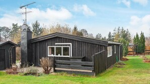 Exterior - Alluring Holiday Home in Hovedstaden near Sea (Gilleleje)