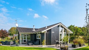 3 bedrooms, cribs/infant beds - Pleasant Holiday Home in Jutland With Whirlpool (Horsens)