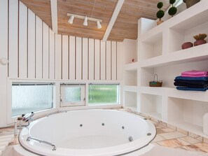 Spa treatment - 6 Person Holiday Home in Ebeltoft (Ebeltoft)