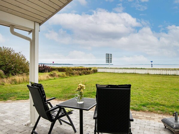 House | Water view