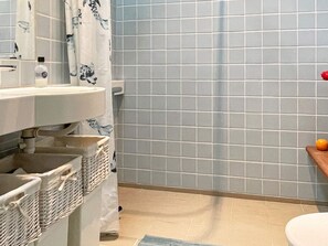 House | Bathroom