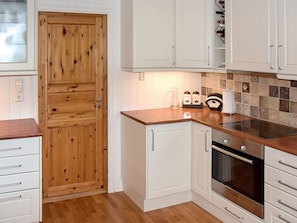 House | Private kitchen - 10 Person Holiday Home in Midsund (Molde)