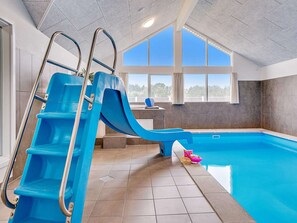 Huis | Zwembad | Een binnenzwembad en een buitenzwembad
