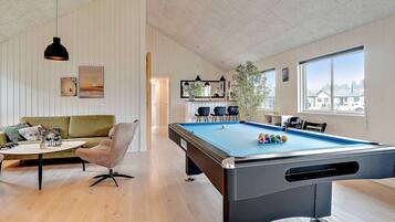 House | Game room